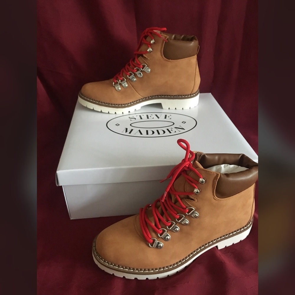🥾Steve Madden Lace-Up Boot
